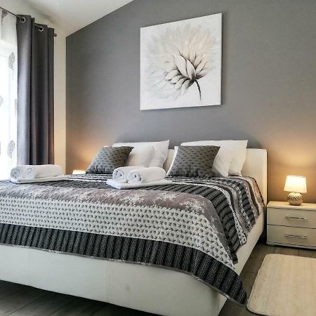Apartment Sara Kaštela Kültér fotó