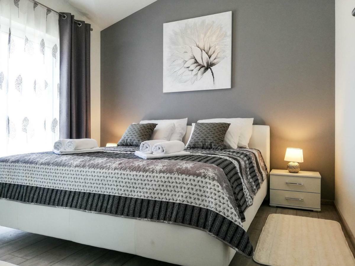 Apartment Sara Kaštela Kültér fotó